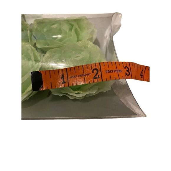 Lot Of Green Party Favors Faux Roses Confetti Decorations Decor - Picture 5 of 9